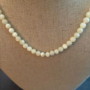 Vintage Mother Of Pearl Necklace. Single strand. Beautiful Condition. 16”